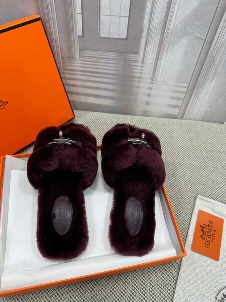Hermès Unisex Slides detail 1