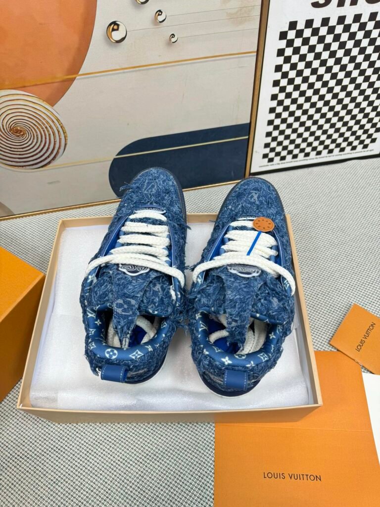 Louis Vuitton Unisex Chunky Sneakers detail 1