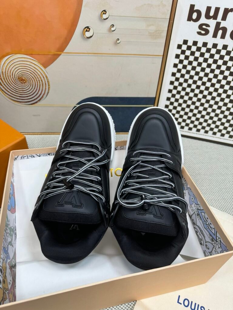 Louis Vuitton Unisex Chunky Sneakers detail 1