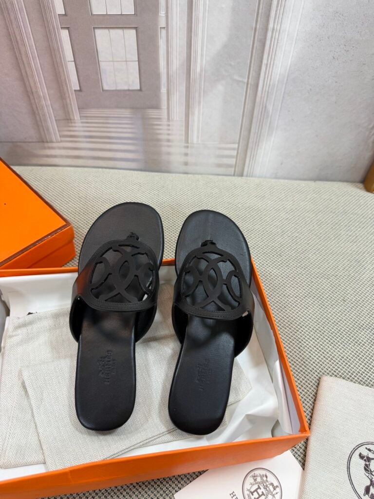 Hermès Unisex Slides detail 1