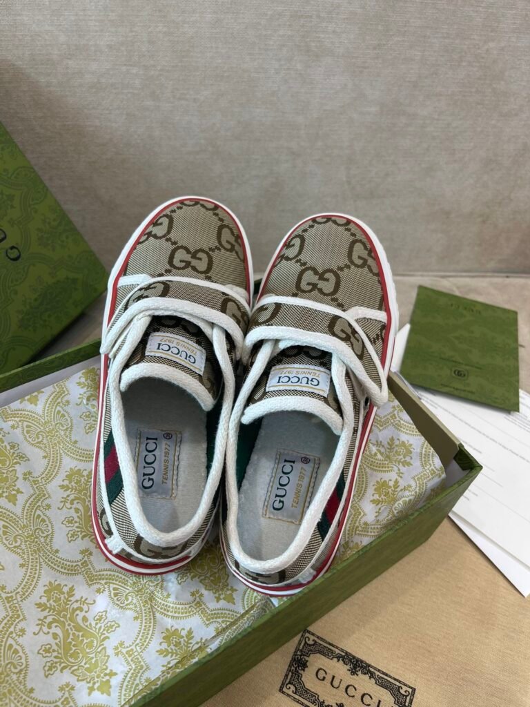 Gucci Unisex Tennis Sneakers detail 1