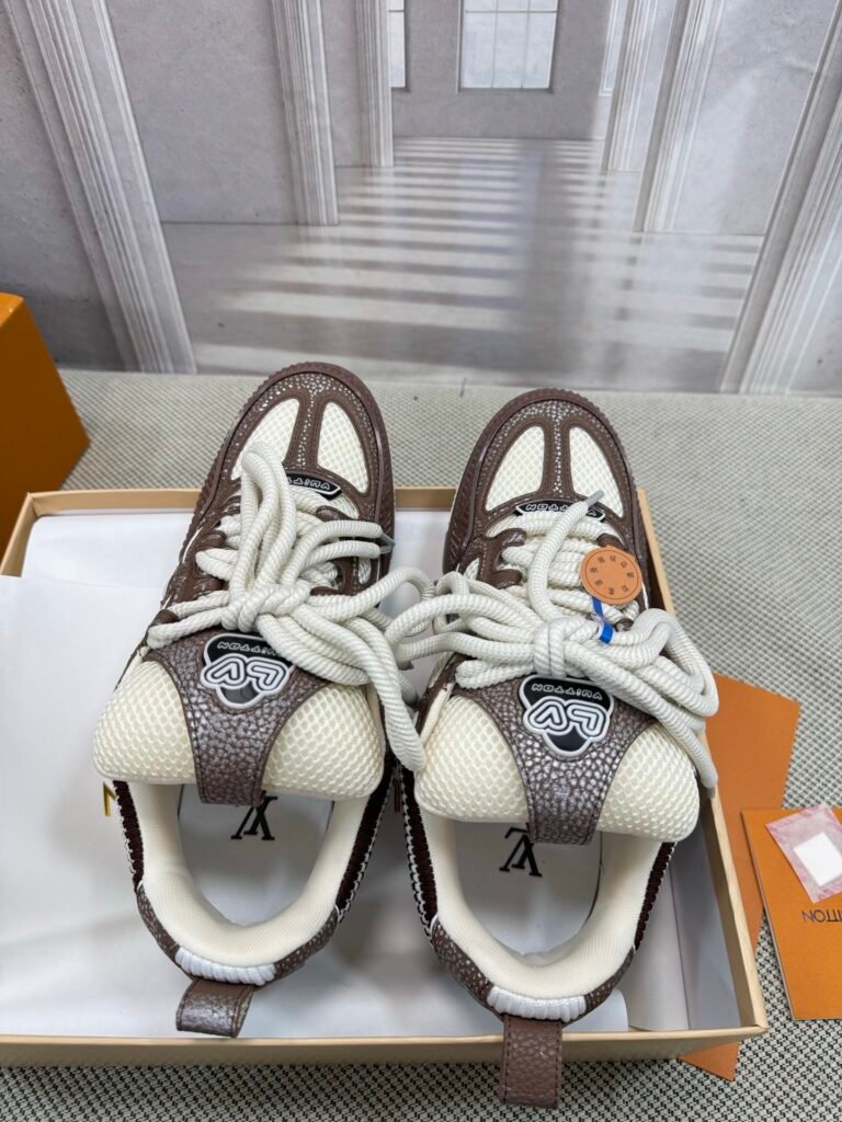 Louis Vuitton Unisex Chunky Sneakers detail image 1