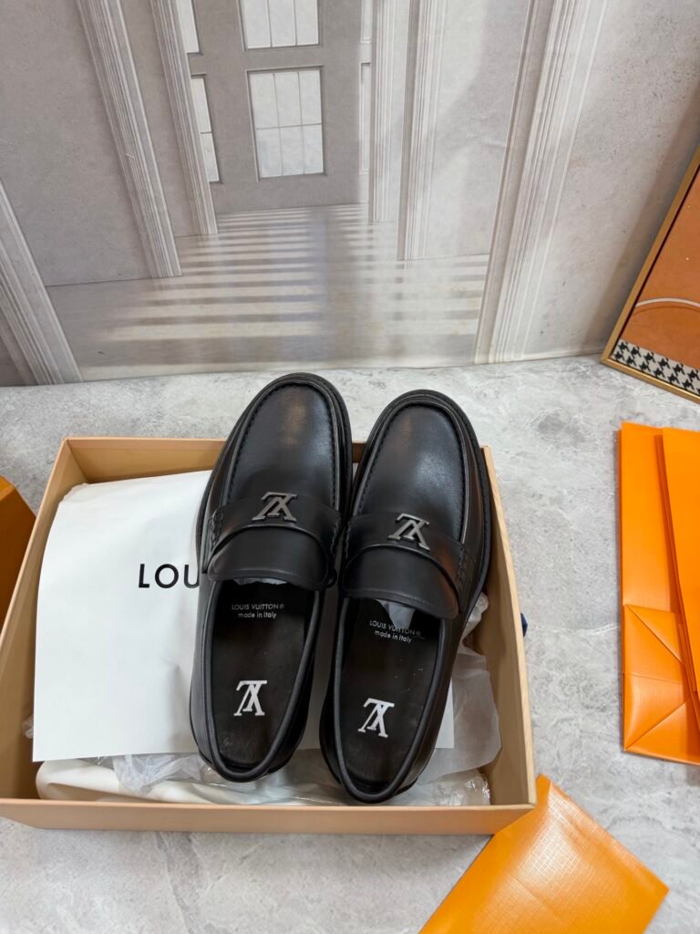 Louis Vuitton Men's Leather Dress Shoes detail image 1
