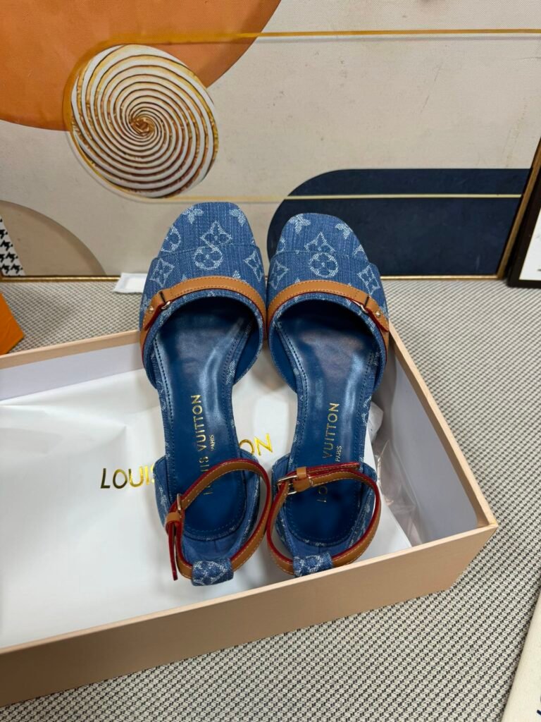 Louis Vuitton Unisex Slides detail image 1