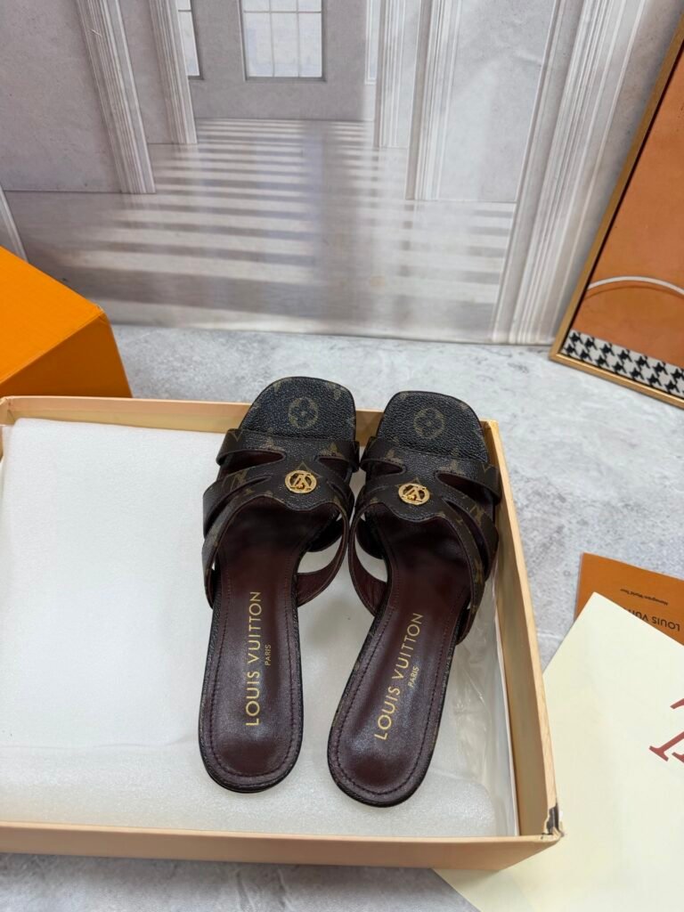 Louis Vuitton Unisex Slides detail 1