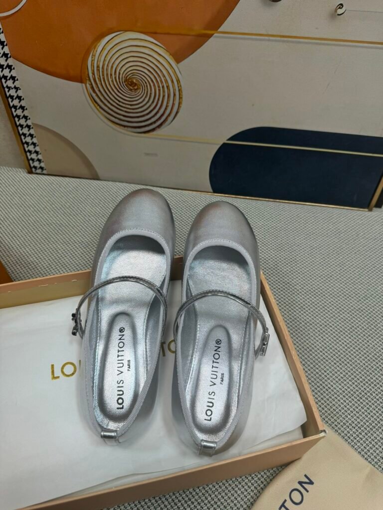Louis Vuitton Unisex Sandals detail image 1