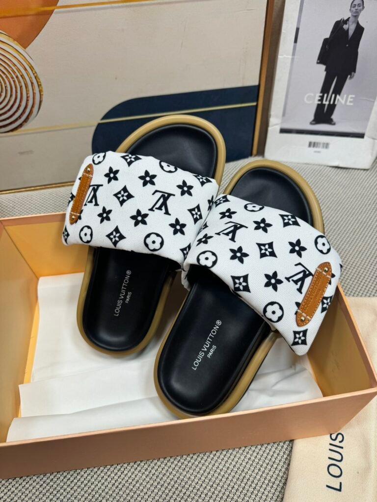 Louis Vuitton Unisex Slides detail image 1