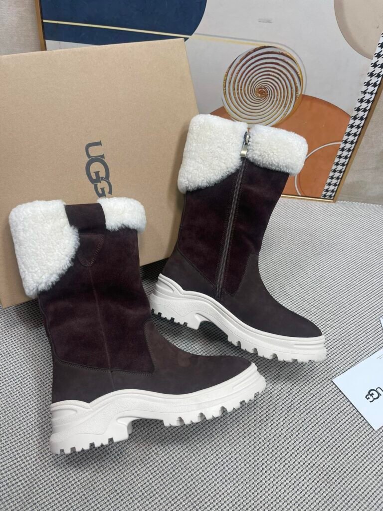 UGG Women's Snow Boots detail 1