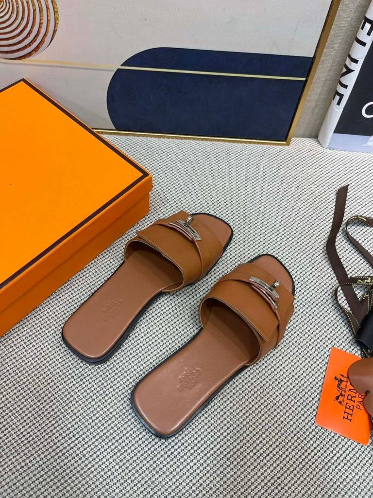 Hermès Unisex Slides detail 1