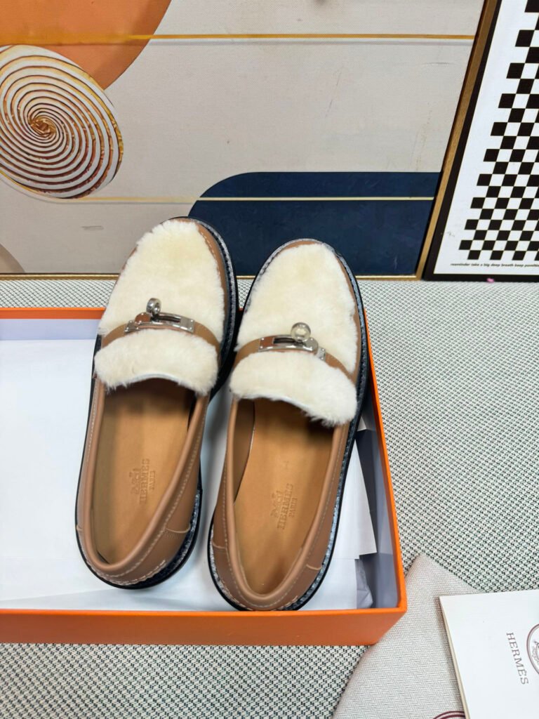 Hermès Unisex Loafers detail 1
