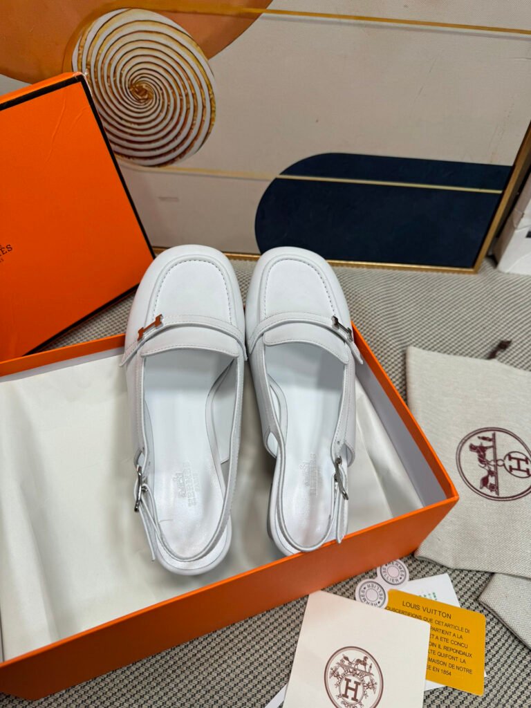 Hermès Unisex Sandals detail 1
