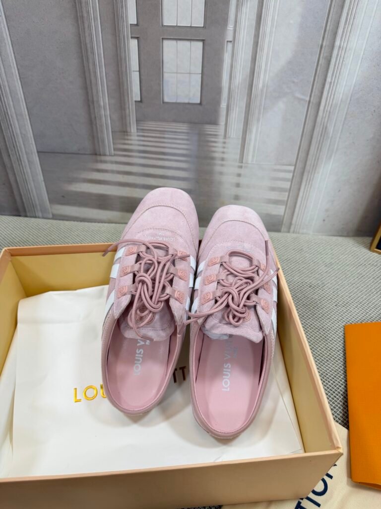 Gucci Women's Athletic Sneakers detail 1
