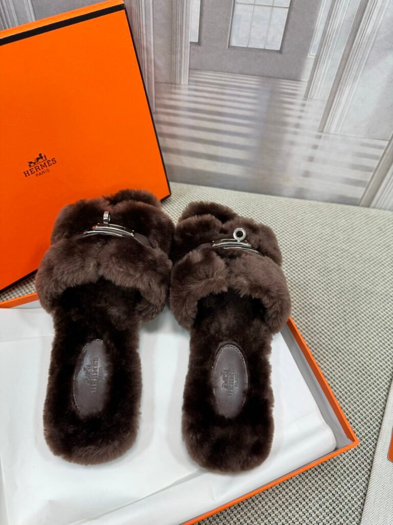 Hermès Unisex Slides detail 1