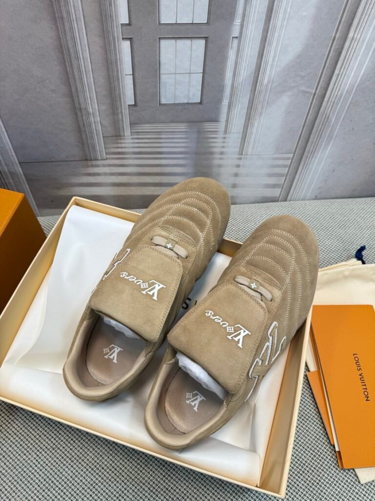 Louis Vuitton Unisex Low-Top Sneakers detail 1