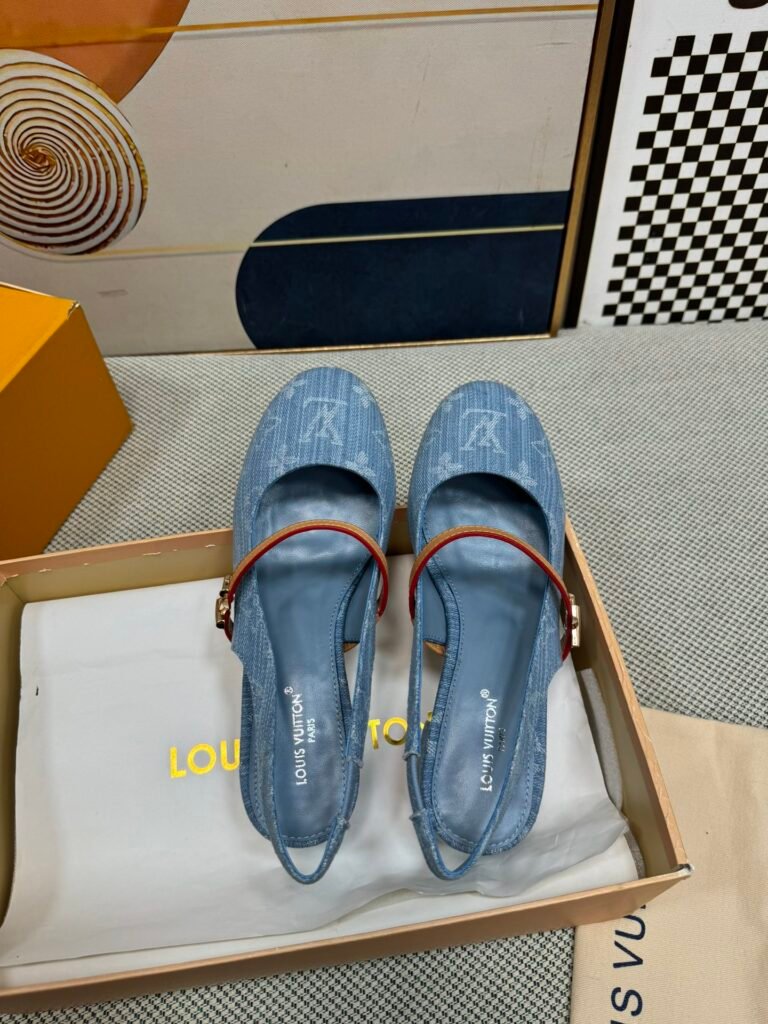 Louis Vuitton Unisex Sandals detail 1