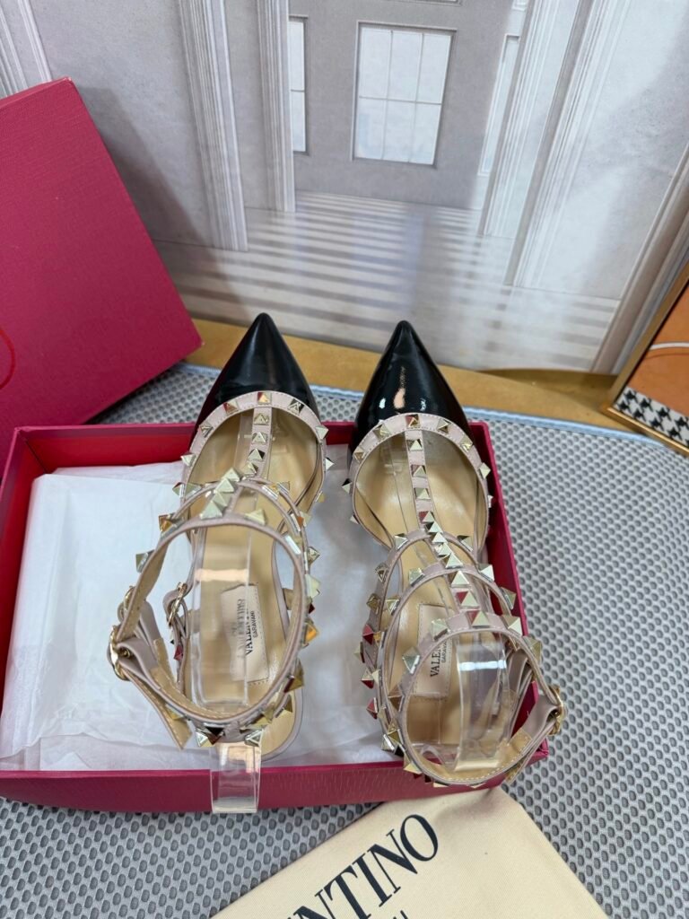 Valentino Garavani Unisex Sandals detail 1