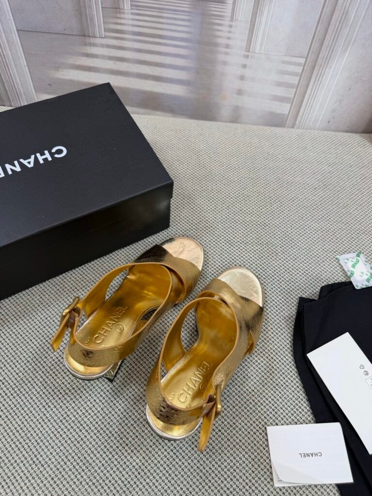 Louis Vuitton Women's High-Heel Pumps detail 1