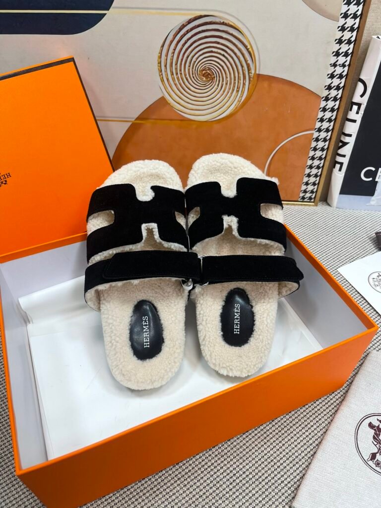 Hermès Unisex Shearling Shoes detail 1