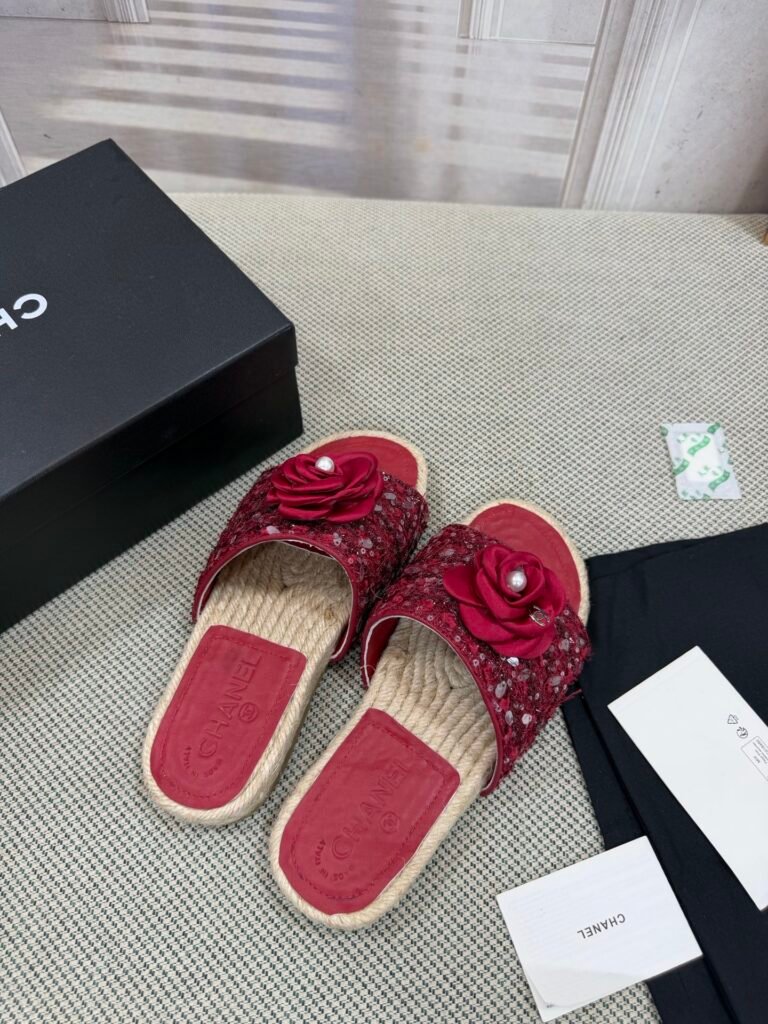 Louis Vuitton Unisex Slides detail image 1