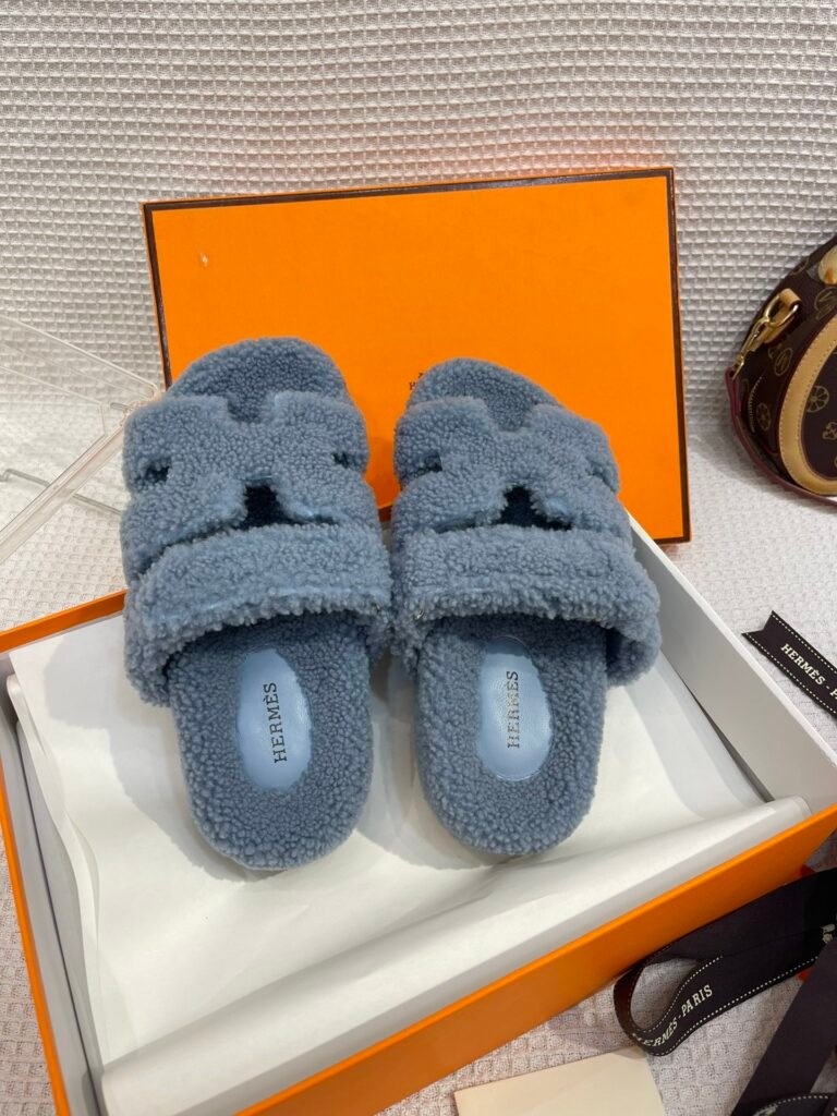 Hermès Unisex Shearling Shoes detail 1