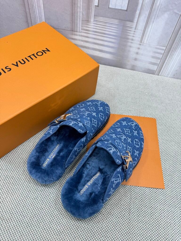 Louis Vuitton Unisex Slides detail 1