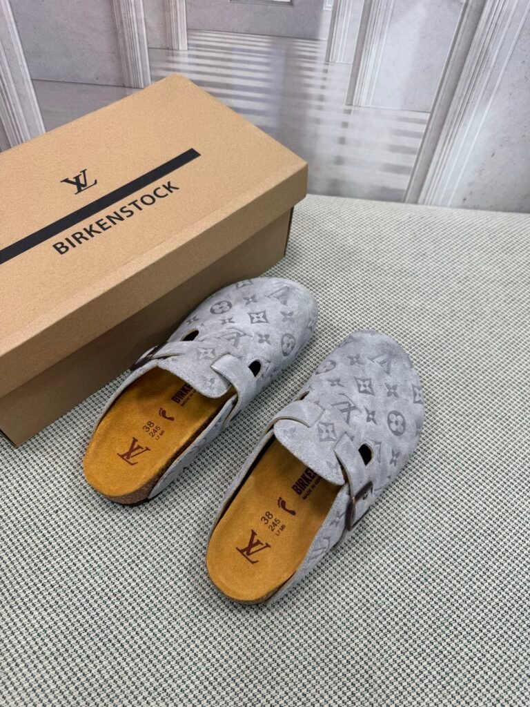 Louis Vuitton Unisex Slides detail 1