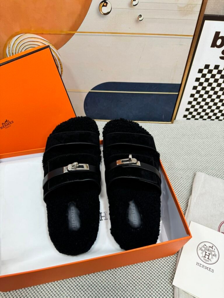 Hermès Unisex Shearling Shoes detail 1