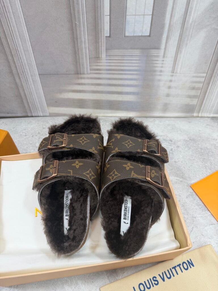 Louis Vuitton Unisex Slides detail image 1