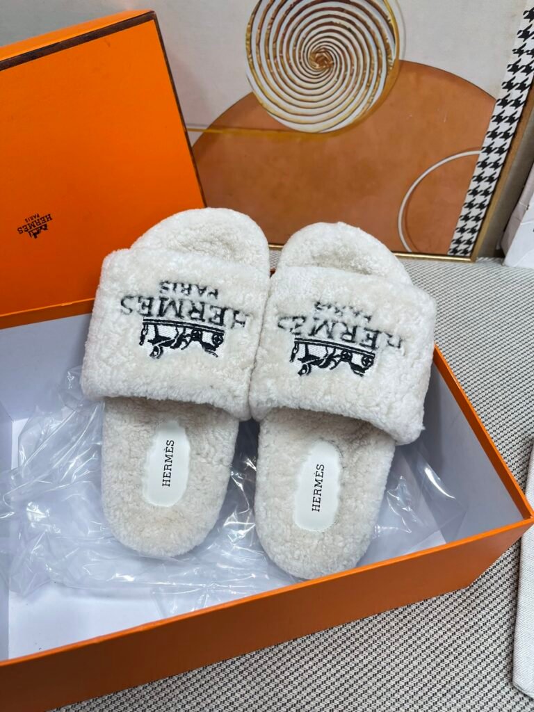 Hermès Unisex Shearling Shoes detail 1