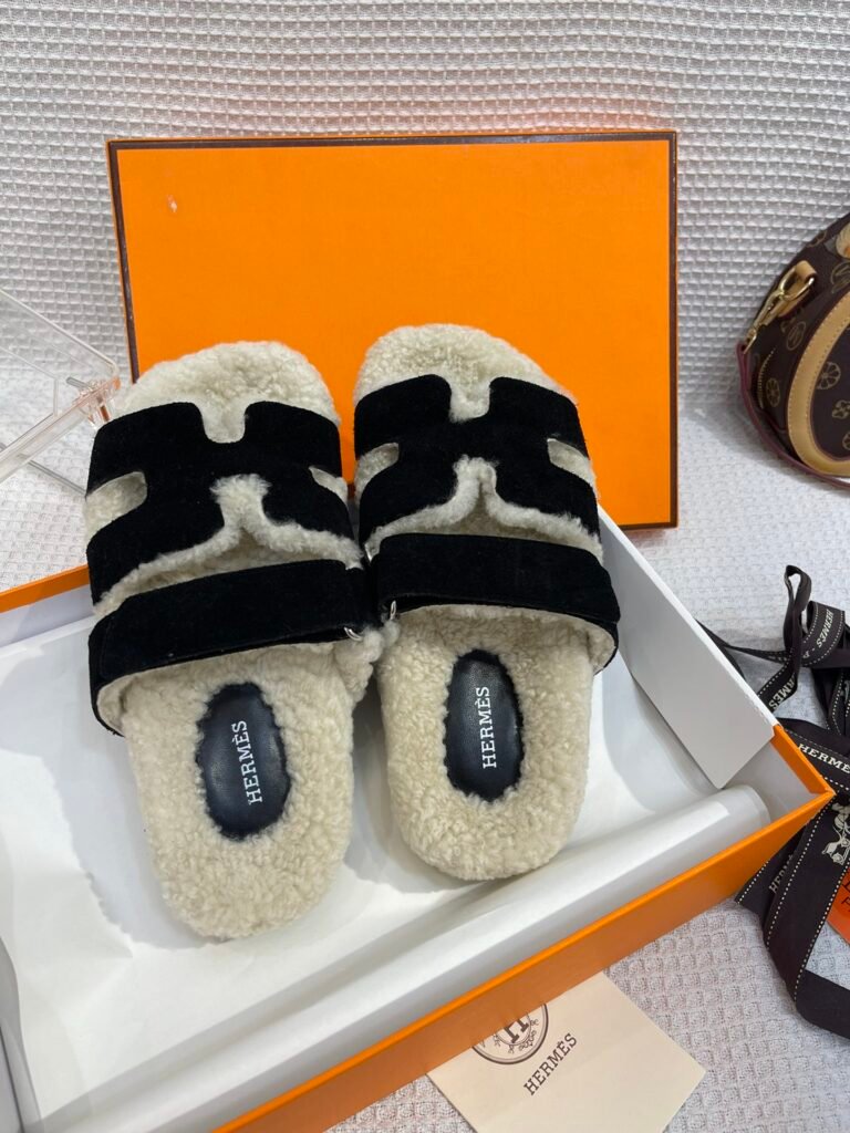 Hermès Unisex Shearling Shoes detail 1