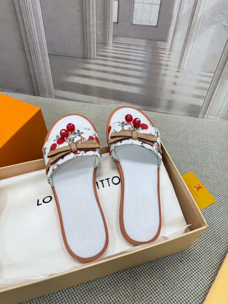 Louis Vuitton Unisex Slides detail image 1