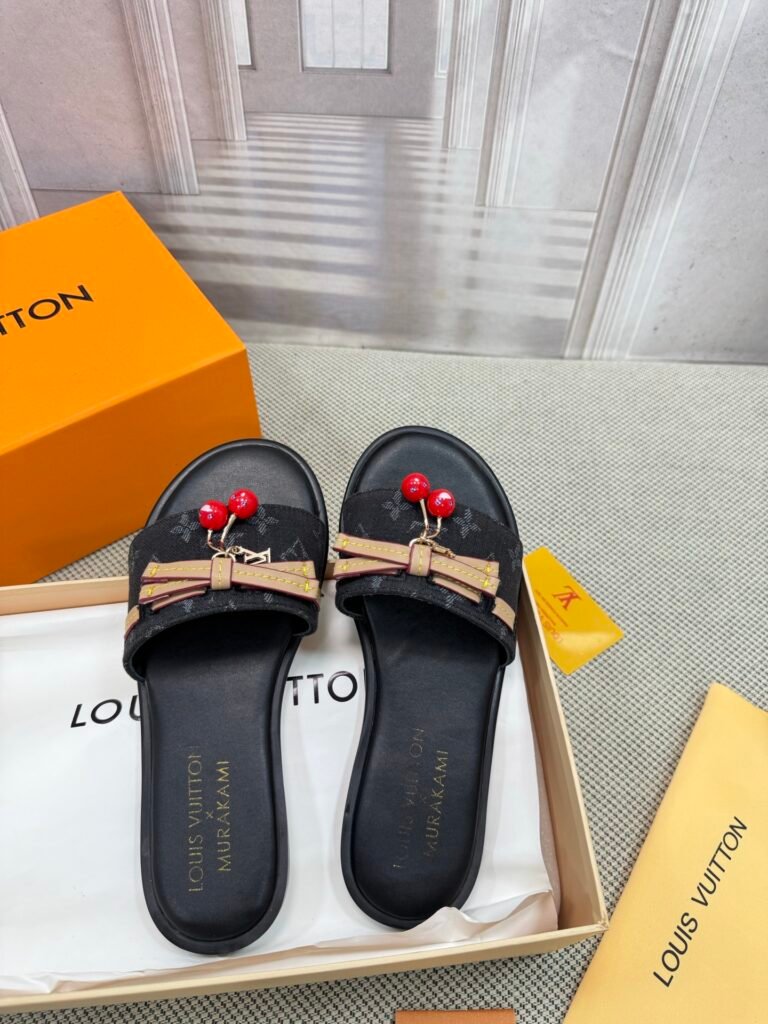Louis Vuitton Unisex Slides detail 1