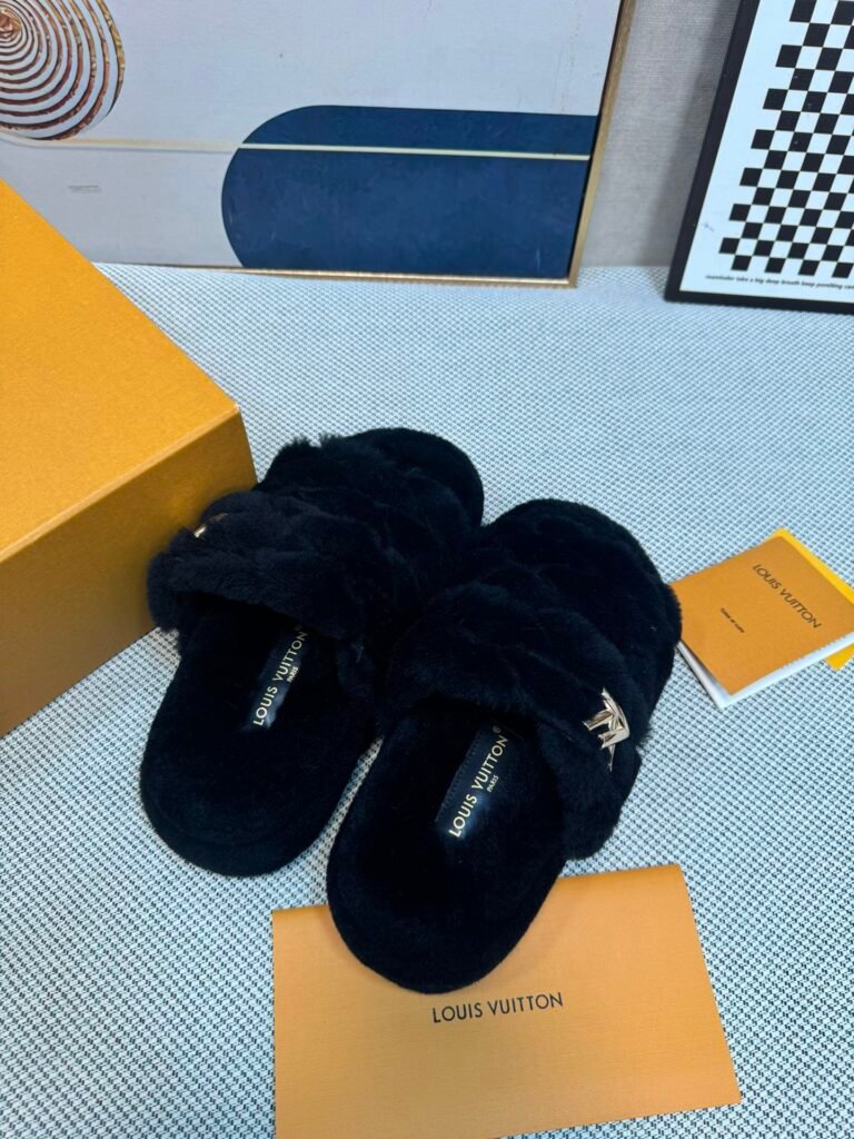 Louis Vuitton Unisex Slides detail 1