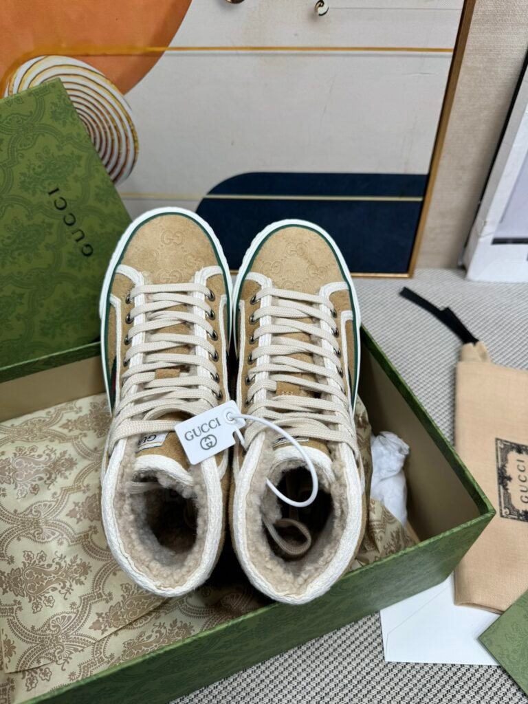 Gucci Unisex Loafers detail image 1