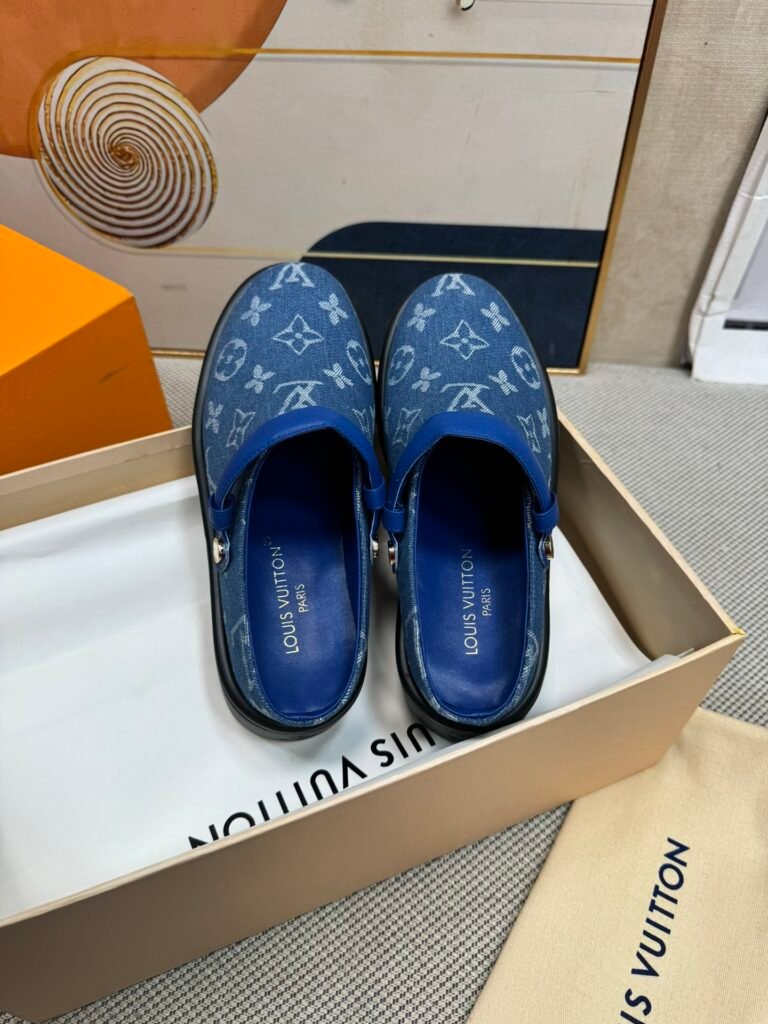 Louis Vuitton Unisex Slides detail 1