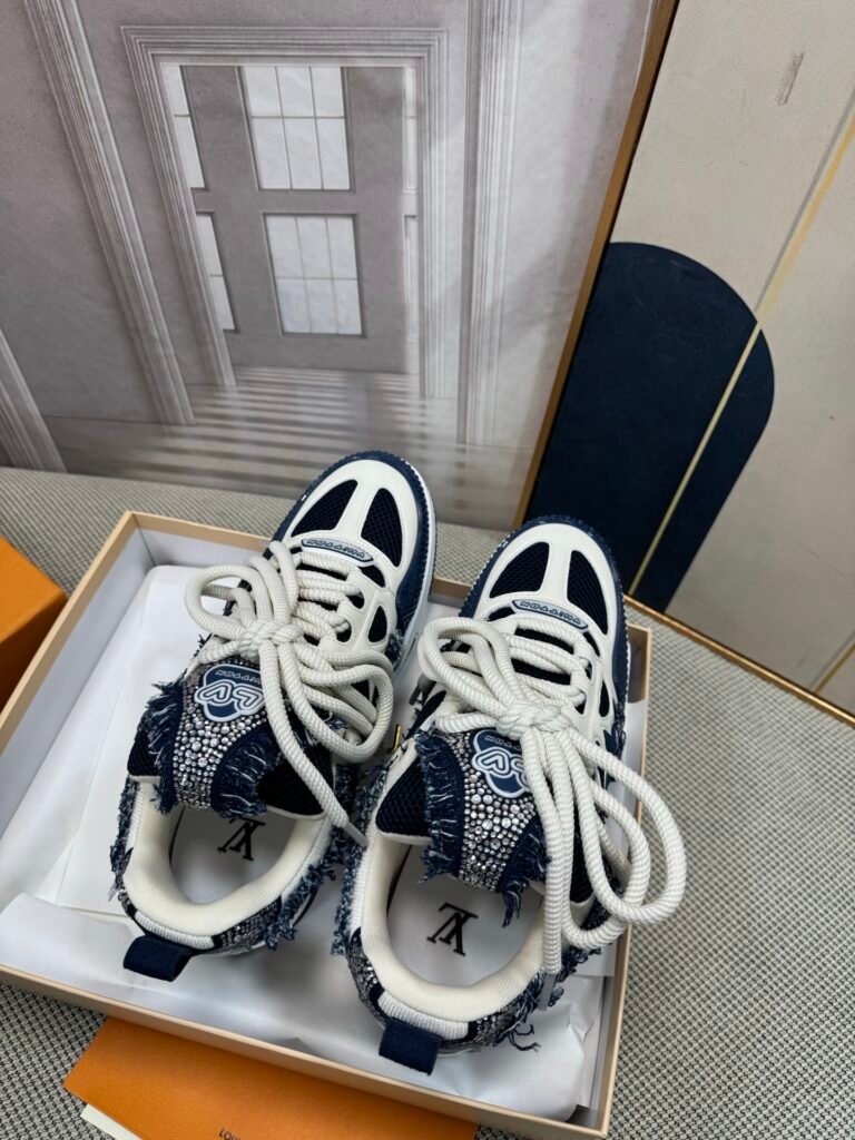 Louis Vuitton Unisex Chunky Sneakers detail 1
