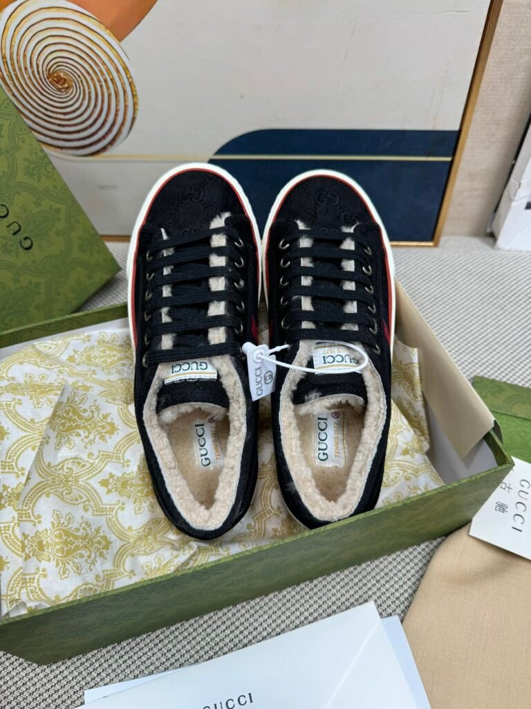 Gucci Unisex Loafers detail 1