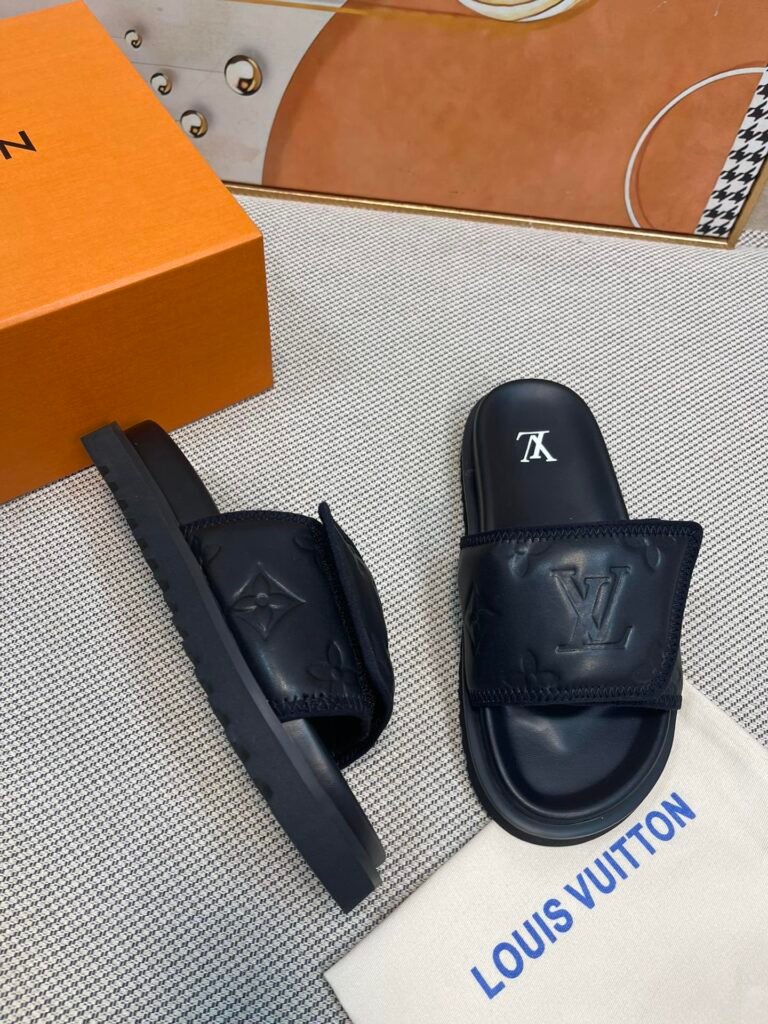 Louis Vuitton Unisex Slides detail 1