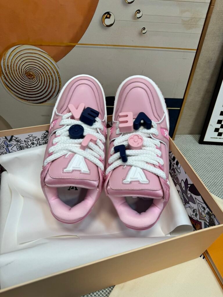 Louis Vuitton Unisex Chunky Sneakers detail 1