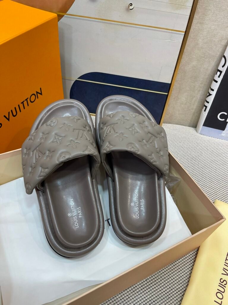 Louis Vuitton Unisex Slides detail image 1