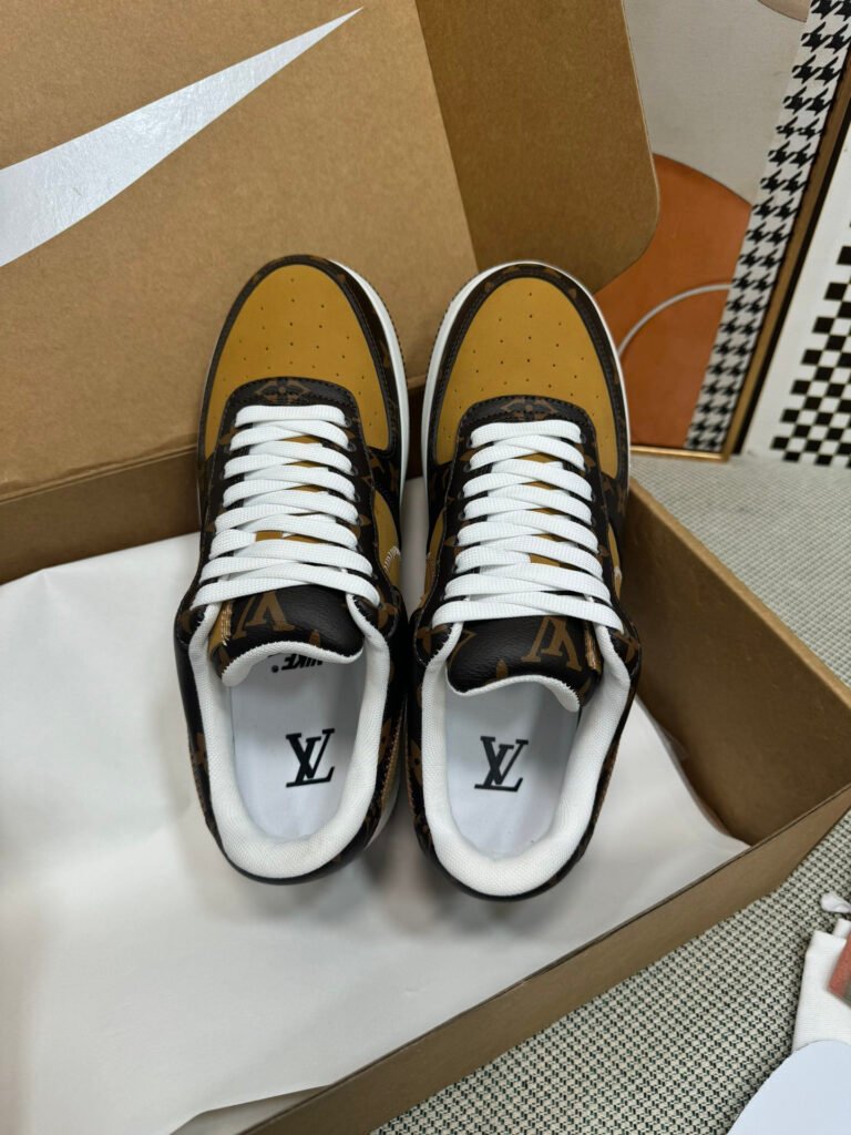 Louis Vuitton Unisex Athletic Sneakers detail image 1