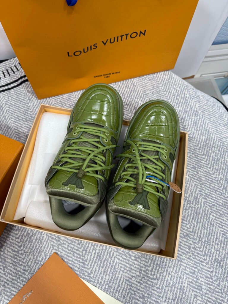 Louis Vuitton Unisex Chunky Sneakers detail 1