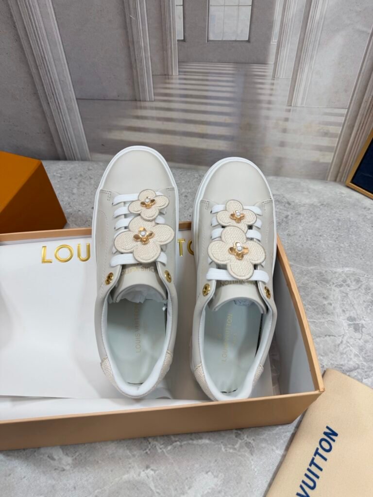 Louis Vuitton Women's White Low-Top Sneakers detail image 1