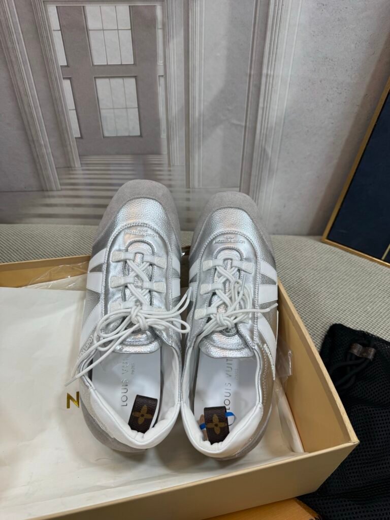 Louis Vuitton Unisex Chunky Sneakers detail 1