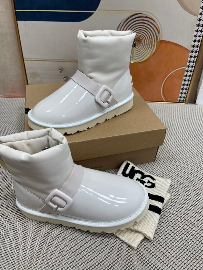 UGG Women's Snow Boots detail image 1