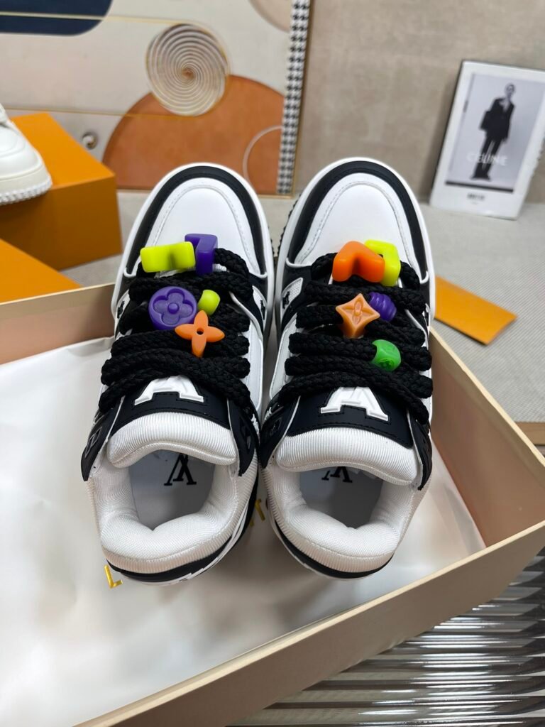 Louis Vuitton Unisex Chunky Sneakers detail 1