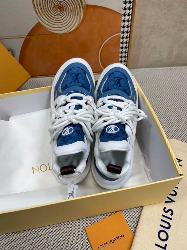 Louis Vuitton Unisex Chunky Sneakers detail image 1