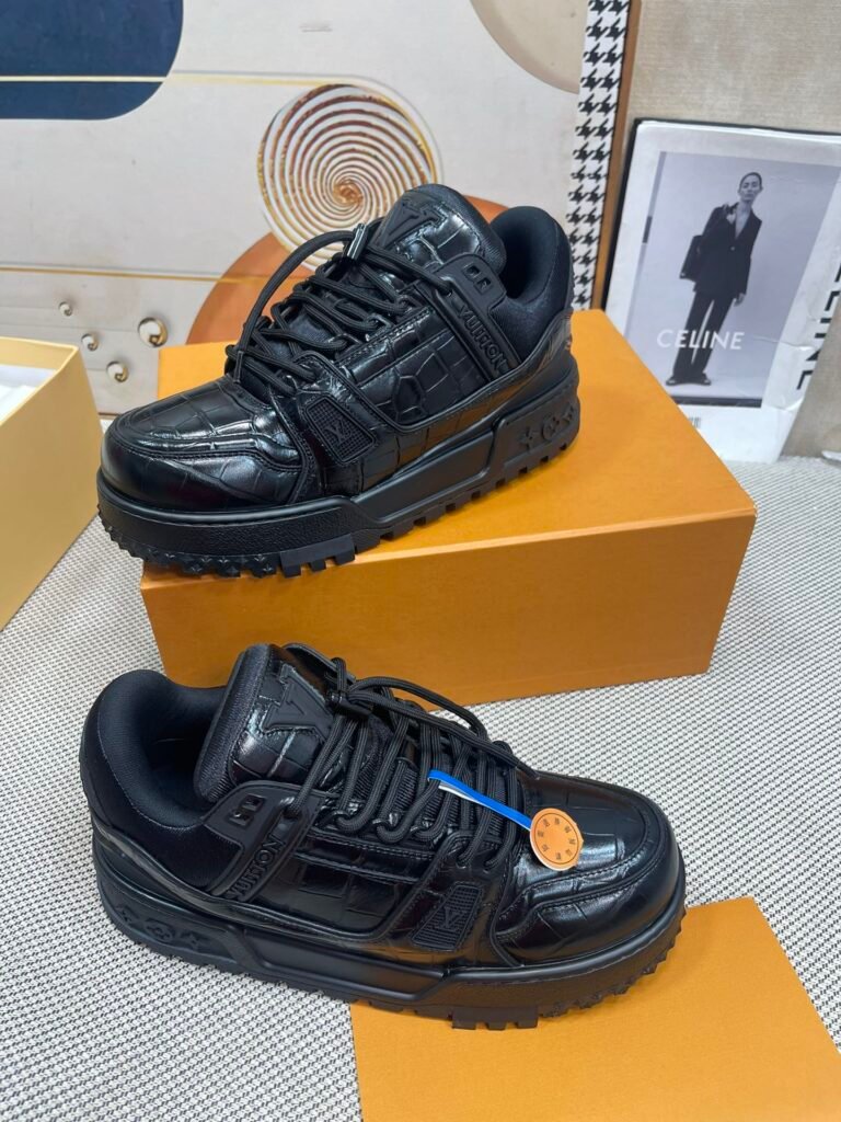 Louis Vuitton Unisex Chunky Sneakers detail 1