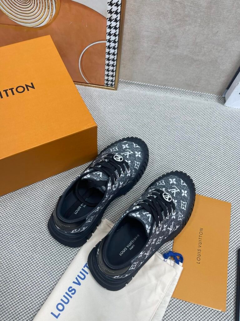 Louis Vuitton Unisex Chunky Sneakers detail 1