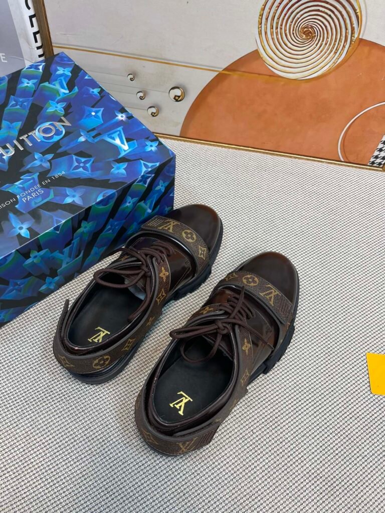 Louis Vuitton Men's Leather Dress Shoes detail image 1